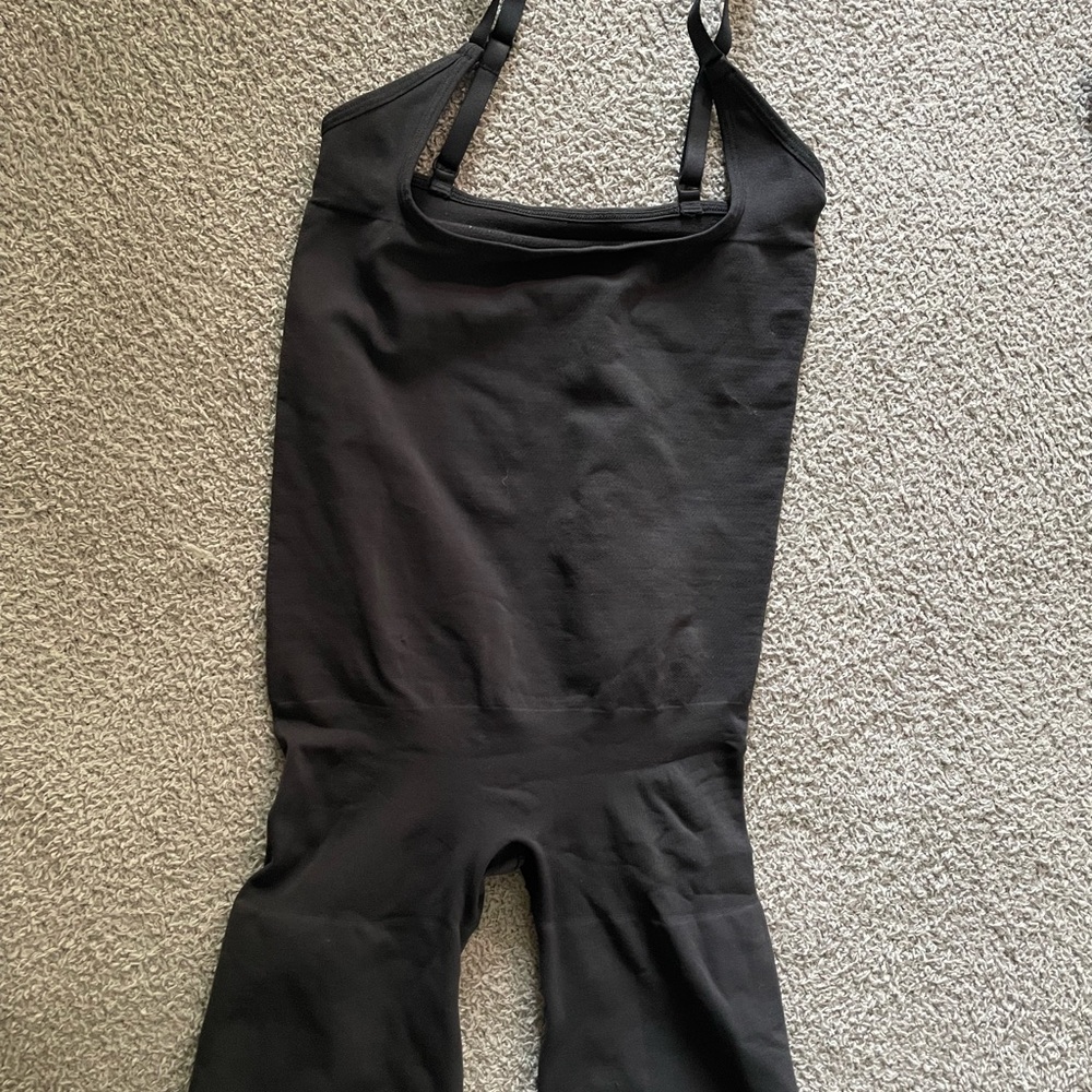 SKIMS butt enhancing open bust bodysuit onyx small NWOT